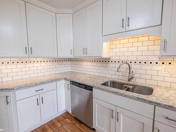 3rd image of 1013 S 10th Ave
