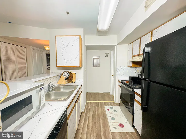 13560 Lord Sterling Pl #9-4 — Photo 4