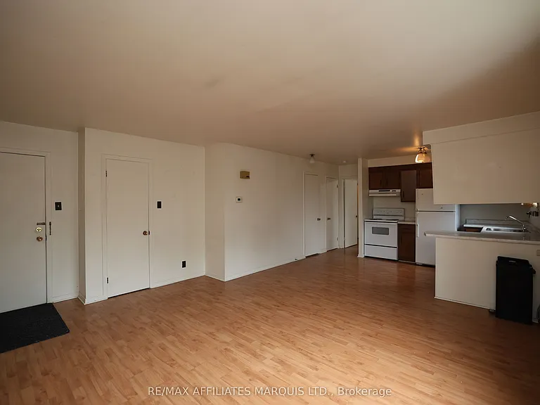 15 Main St #2B — Photo 4