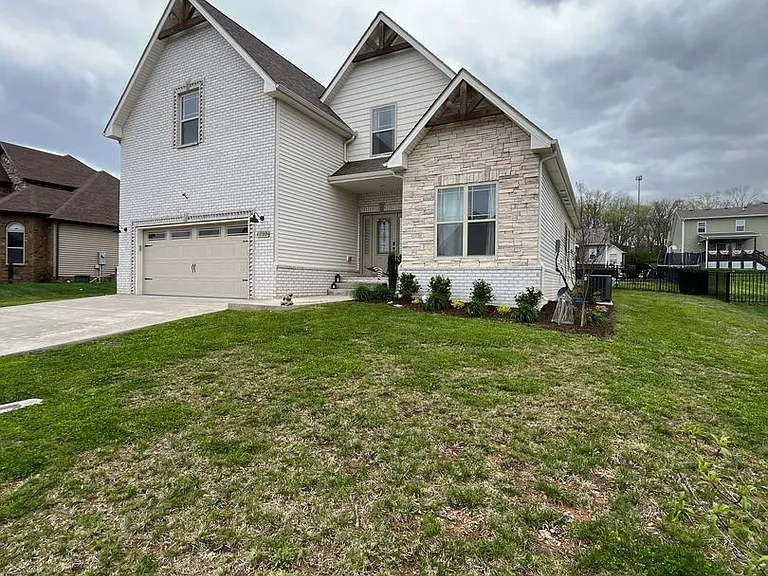 445 Crestwicke Ct — Photo 3