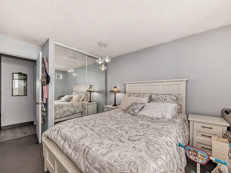 13910 Stony Plain Rd NW — Photo 31