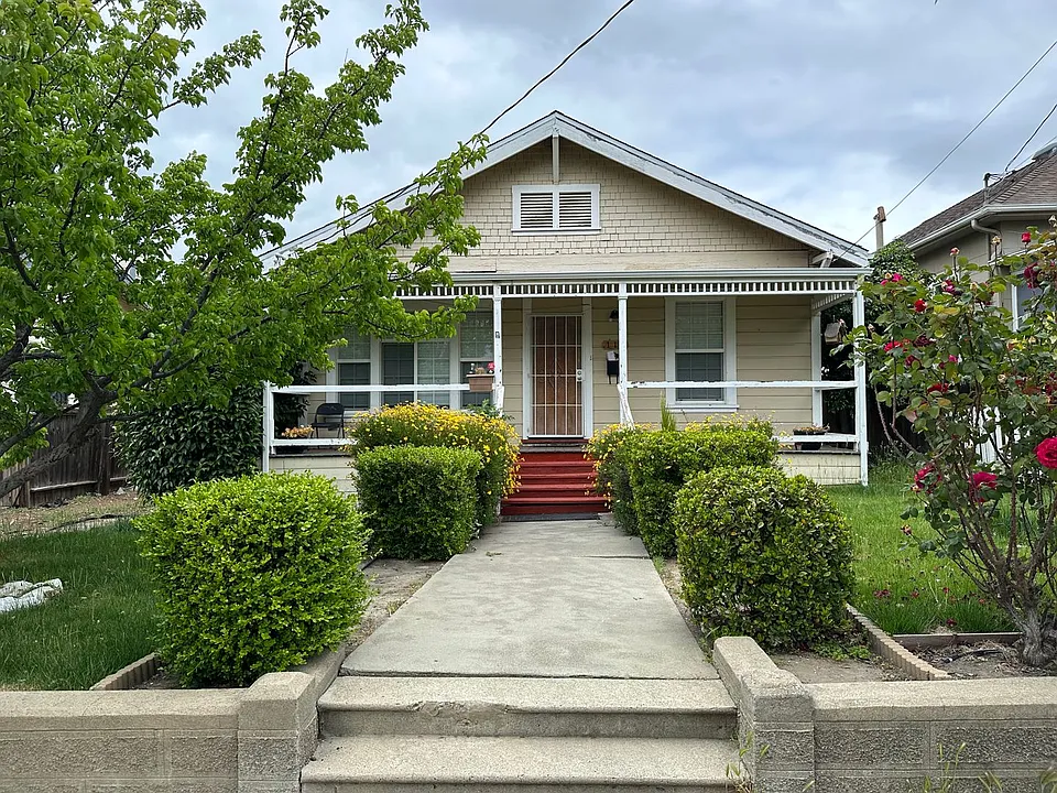 112 W 5th St