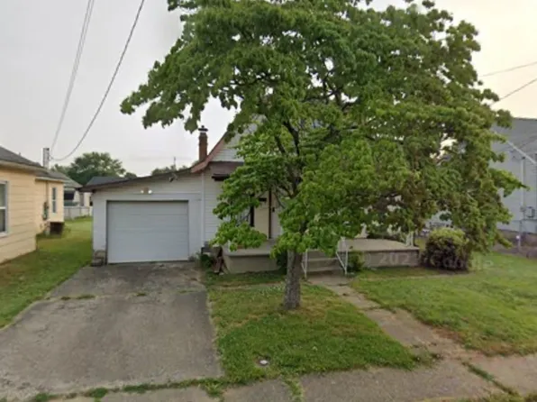 907 27th St, Vienna, WV 26105
