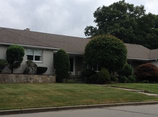 1 Wagon Wheel Ln, Lincoln, RI 02865