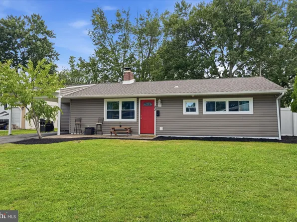 23 Boston Ivy Rd, Levittown, PA 19057
