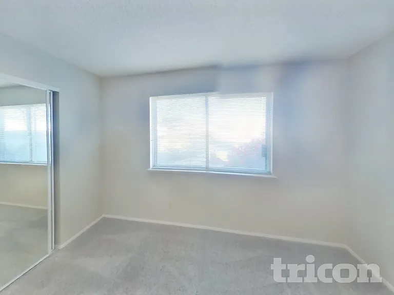 709 Honeybee Ct — Photo 12