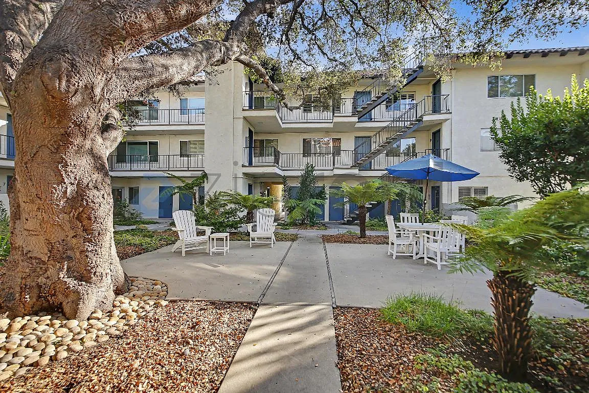 2 bed, 1148 sqft, $4,400 — Photo 3