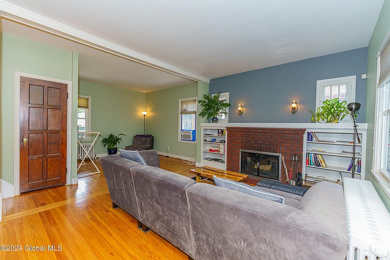 5th image of 200 Sycamore Street