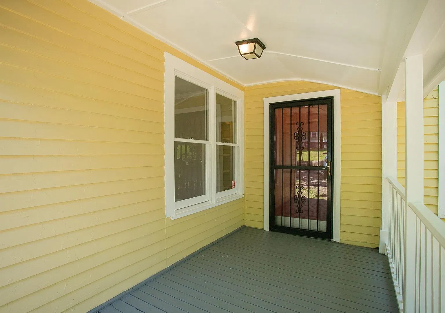 East Nash 2 Bed 1 Bath with Yard — Photo 3