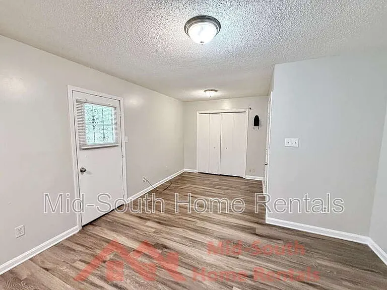 3829 Walsingham Dr — Photo 8
