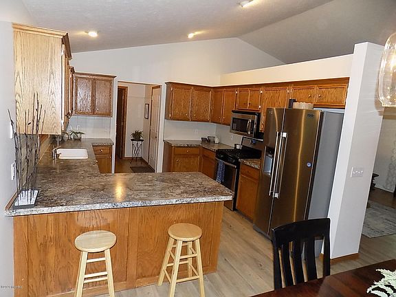 3rd image of 7243 Pine Oak Ln
