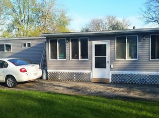 28 Bluebird Rdg, Watertown, WI 53098