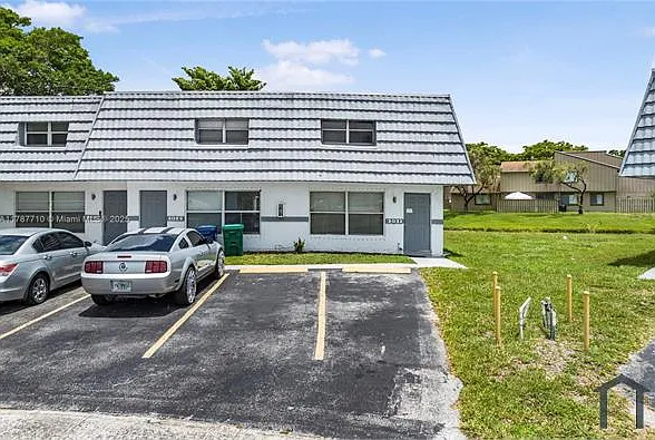 3 bed, 1200 sqft, $2,400 — Photo 2
