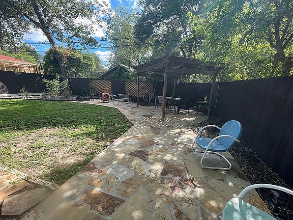 5th image of 1030 W Mistletoe Ave