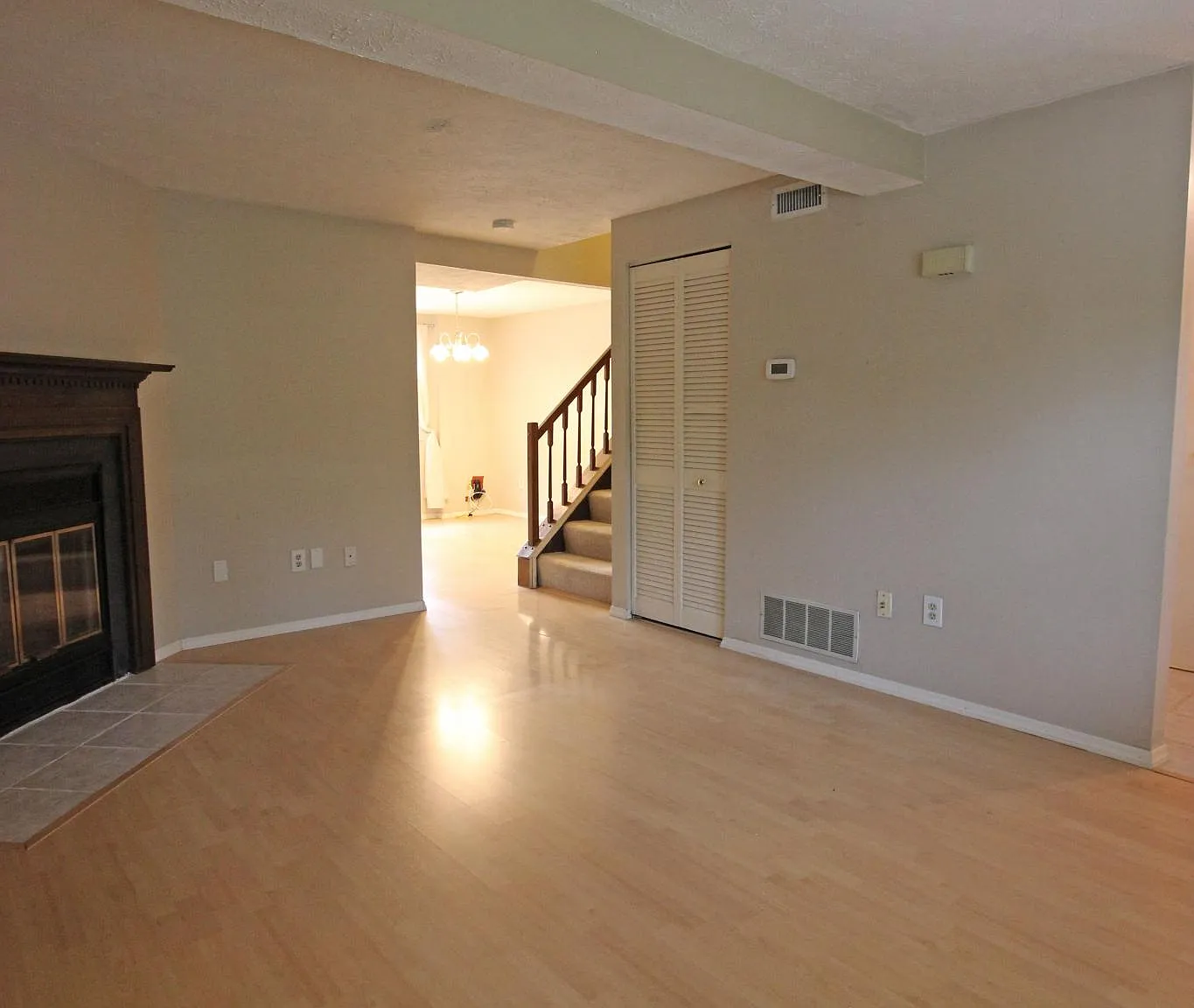 3 bed, 1.5 bath, 1220 sqft, $2,500 — Photo 4