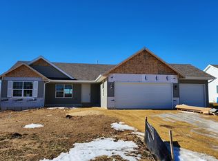 437 Live Oak Ln, Poplar Grove, IL 61065