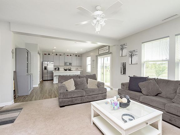 5th image of 1089 Meadowbank Ln
