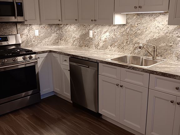 3rd image of 29 Cayuga Ave Floor 1