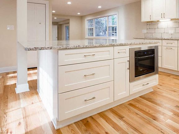 4th image of 611 Golf View Dr