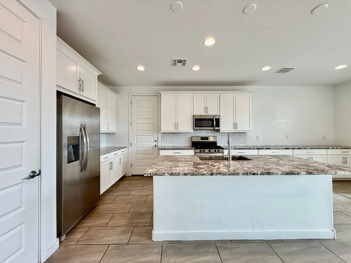 4 bed, 3.0 bath, 2248 sqft, $2,545 — Photo 3