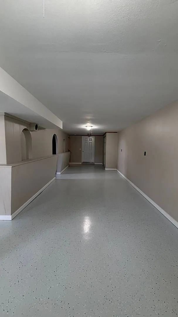 1003 Rose Lane — Photo 4