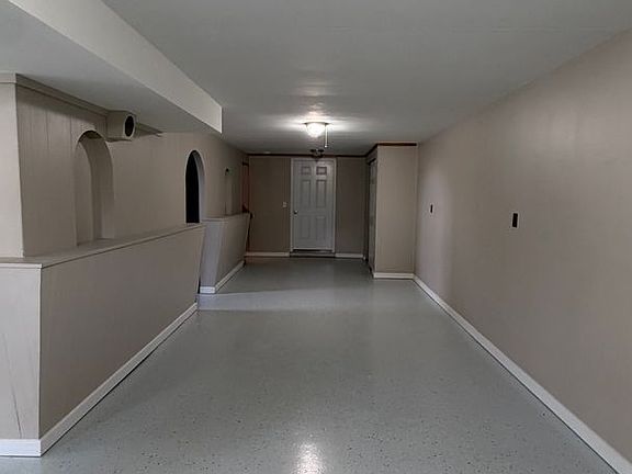 4th image of 1003 Rose Ln