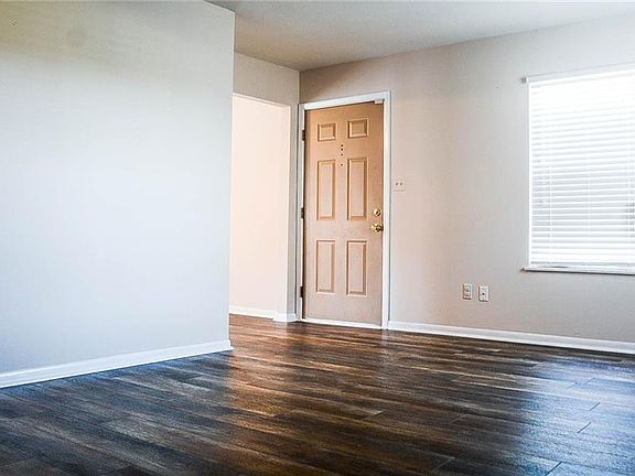 4th image of 4929 Oakbrook Dr