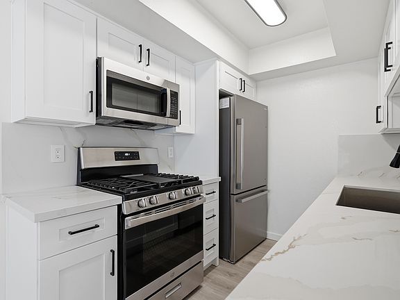 3rd image of 3321 Keystone Ave APT 5