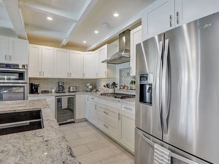 39 S Polk Dr — Photo 17