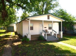 208 E Walnut St, Stilwell, OK 74960