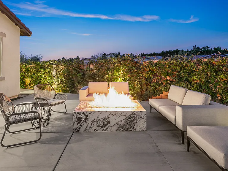 Outdoor Natural Gas Fire Pit
