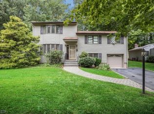 10 Mayhew Dr, Livingston, NJ 07039