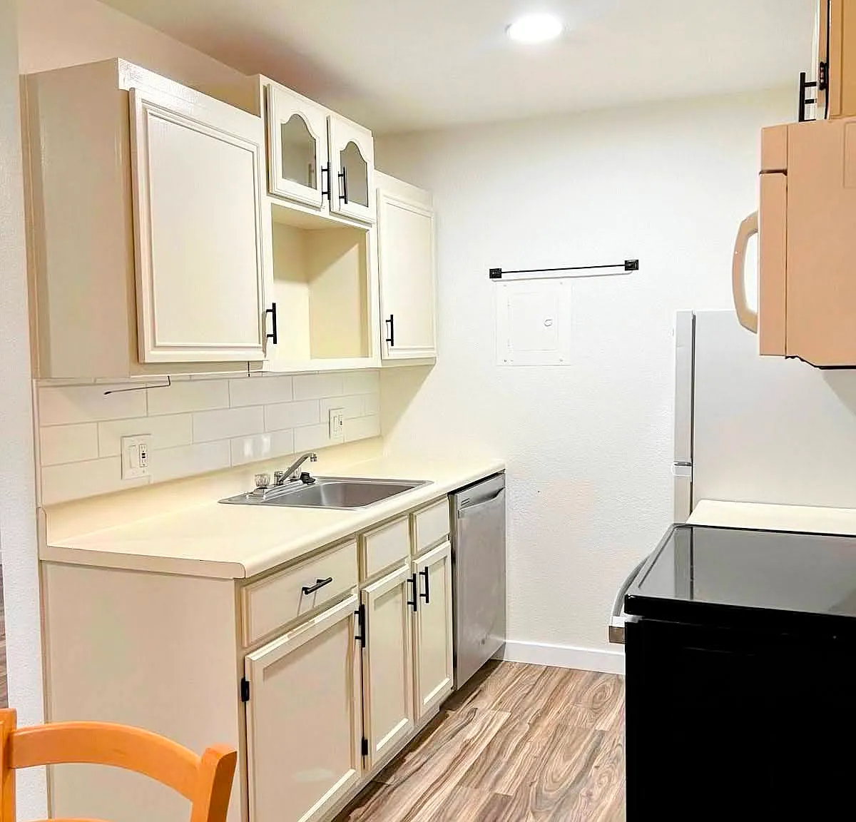 3393 Madison Ave — Photo 2