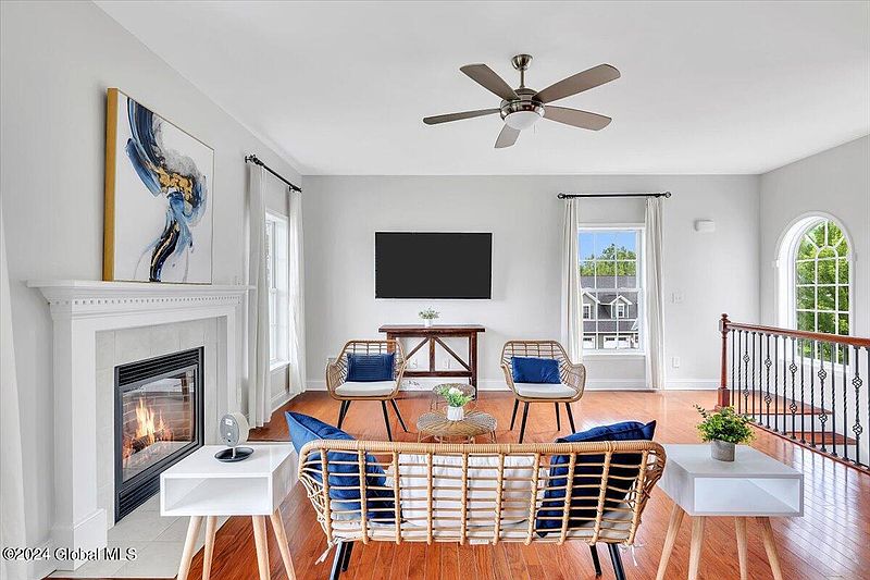 3rd image of 12 Beacon Street
