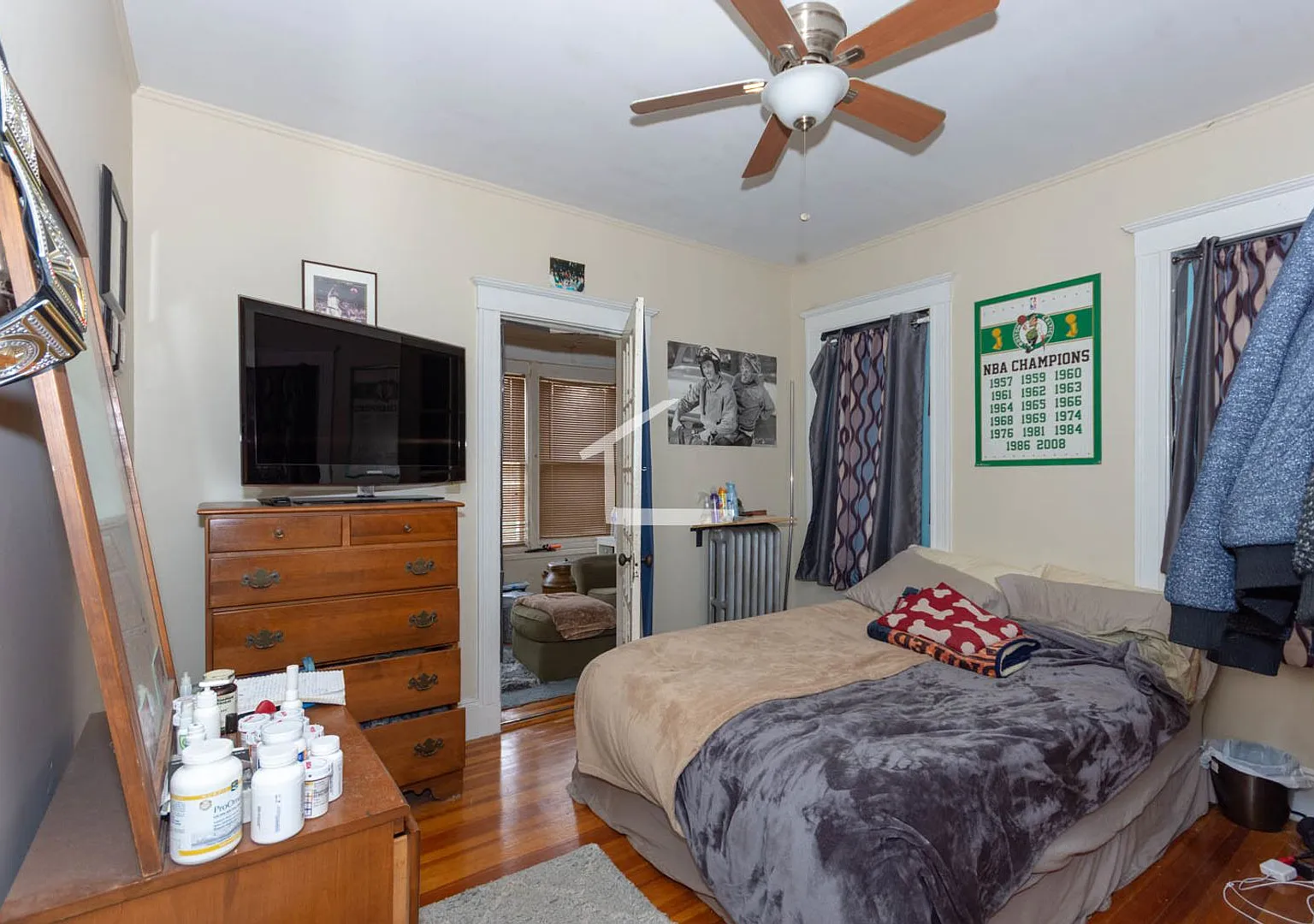 Charming 6 Bedroom-No Broker Fee — Photo 4