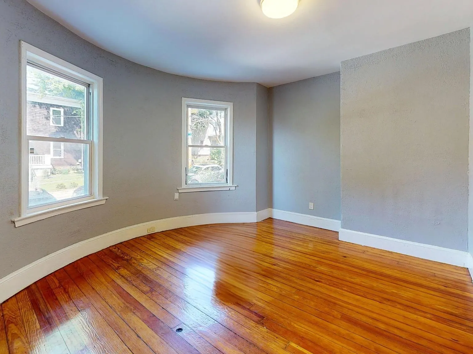 3 bed, 2.0 bath, 900 sqft, $3,500 — Photo 3