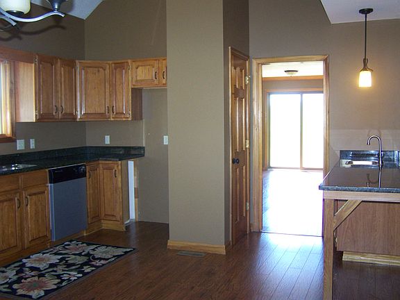 5th image of 177 Columbia Dr