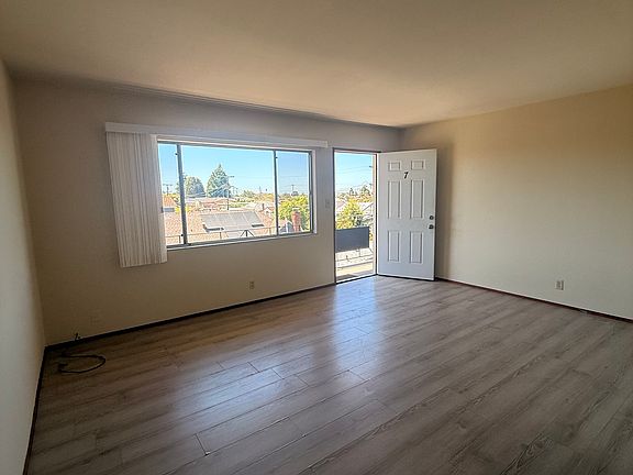 3rd image of 905 Evelyn Ave APT 7