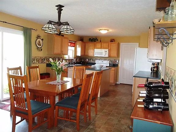 3rd image of 6253 Lakewood Dr