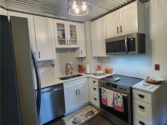 3rd image of 484 Woodland Ave