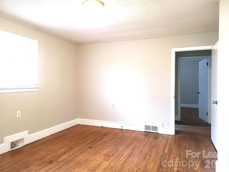 90 Creswell Dr NE — Photo 3