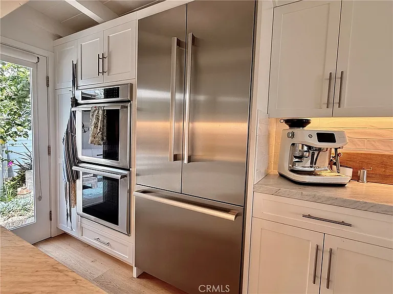 234 La Brea St — Photo 6