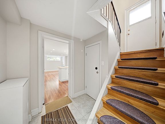 3rd image of 10 Tinder Cres #1