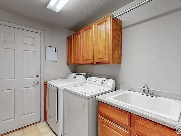 Laundry room with sink