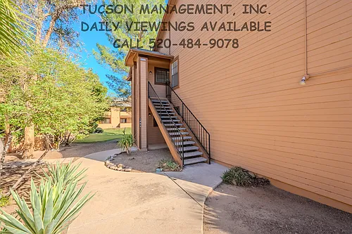 1686 W Wood Bridge Ct Photo 1