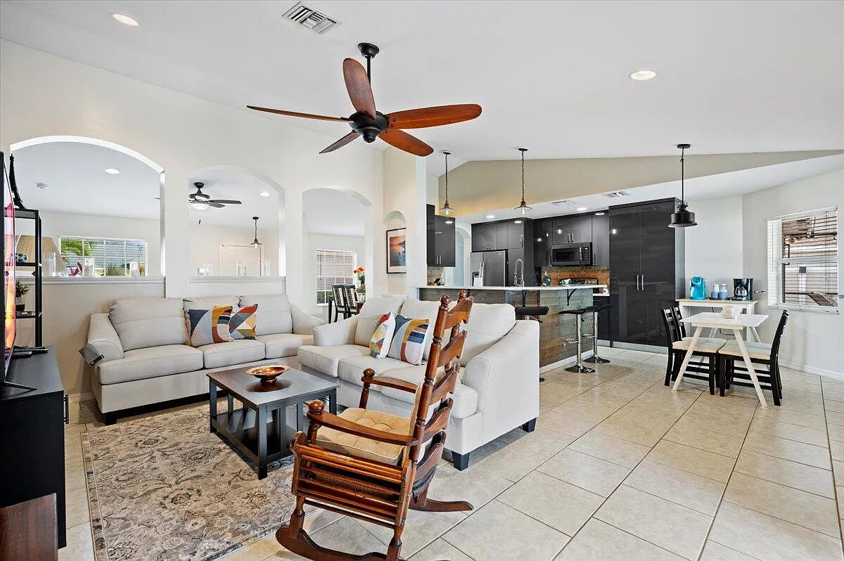 4 bed, 3.0 bath, 2158 sqft, $3,500 — Photo 4