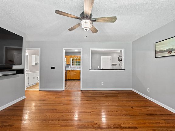 4th image of 109 Peach Tree Cir NE