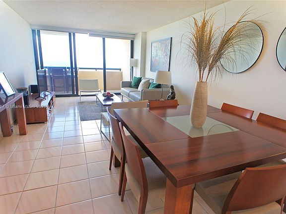 5th image of 2555 Collins Ave APT 807