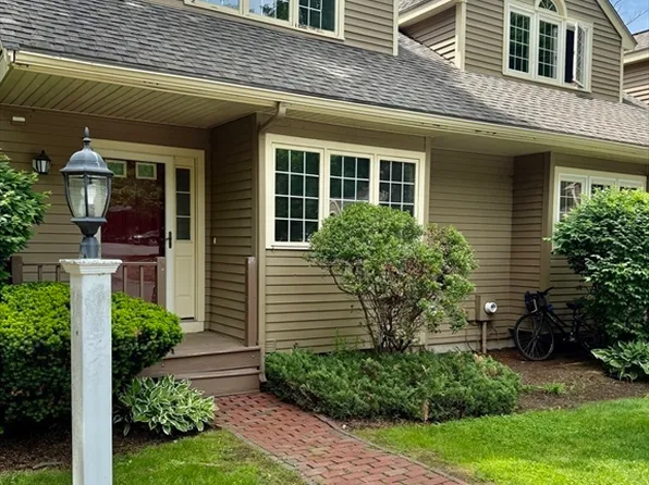 6 Lilac Ct Unit 6, Hopkinton, MA 01748