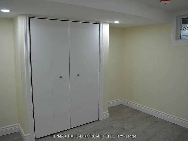 9884 Bayview Ave #LOWER — Photo 5